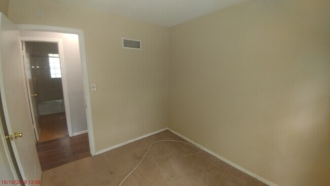 Foto del edificio - Three bedroom with office and family room ...