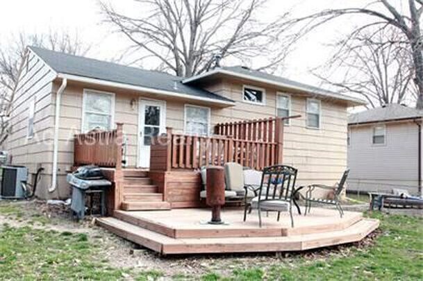 Building Photo - Beautiful 3 Bed Home in KCMO-Available NOW!!