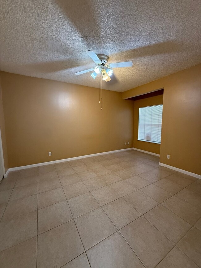 Building Photo - 12121 Armenia Gables Cir