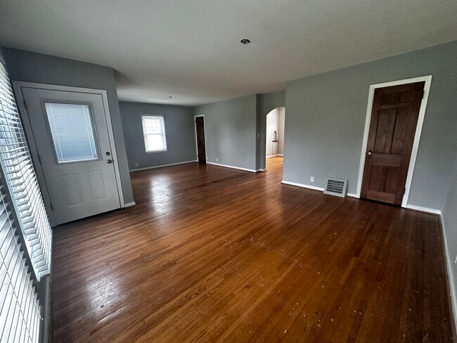 Foto del edificio - 3858 Wooddale Ave S