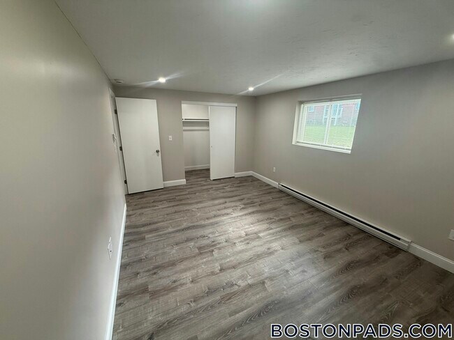 Foto del edificio - 310 Thompson Rd