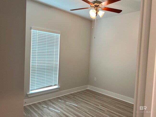 Building Photo - 656 Overland Dr