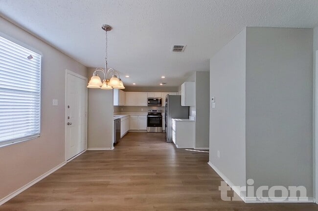 Building Photo - 16616 Jasmine Springs Dr