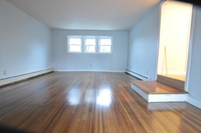 Foto del edificio - 47 Pleasant st #5 Leicester, MA