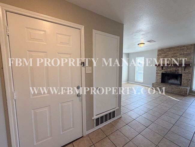 Building Photo - 1401 Old Bardwell Rd