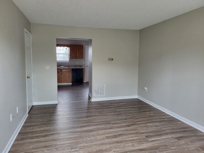 Building Photo - 211 Aqueduct Dr