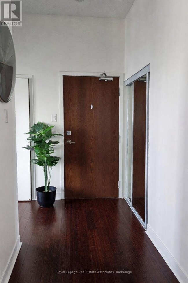 Building Photo - 365 Prince of Wales Dr