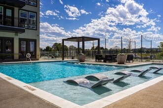 Building Photo - Alexan Montview Plaza