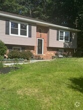 Building Photo - 704 Candle Ridge Ct