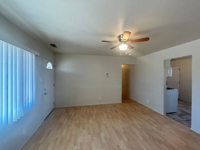 Foto del edificio - 3BD/1BA Home with Newly Remodeled Kitchen