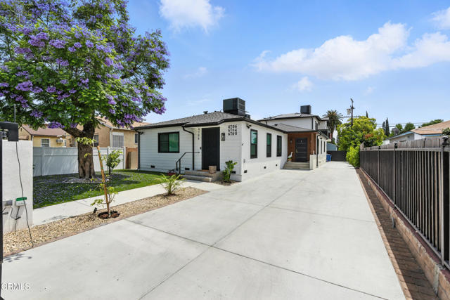 Foto del edificio - 6706 Riverton Ave