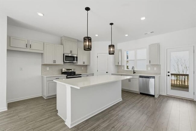 Building Photo - 6137 Wayburn St