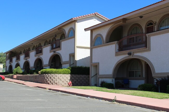 Experience Comfortable Living - Doll House Apartments & Hacienda Apartments