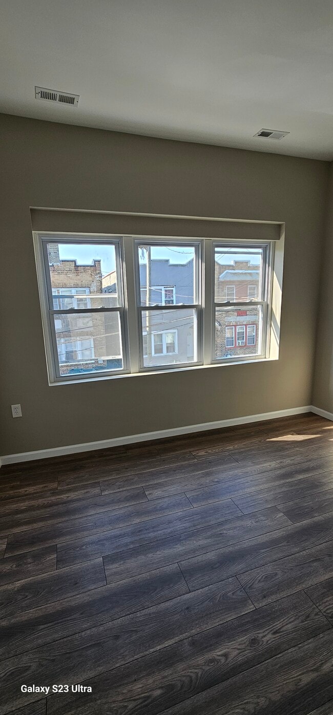 Building Photo - 718 Drexel Ave