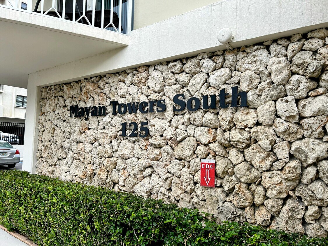 Primary Photo - 125 S Ocean Ave