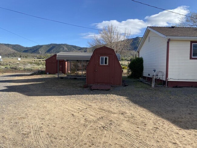 Building Photo - Charming 2 bedroom, 1-bathroom home locate...