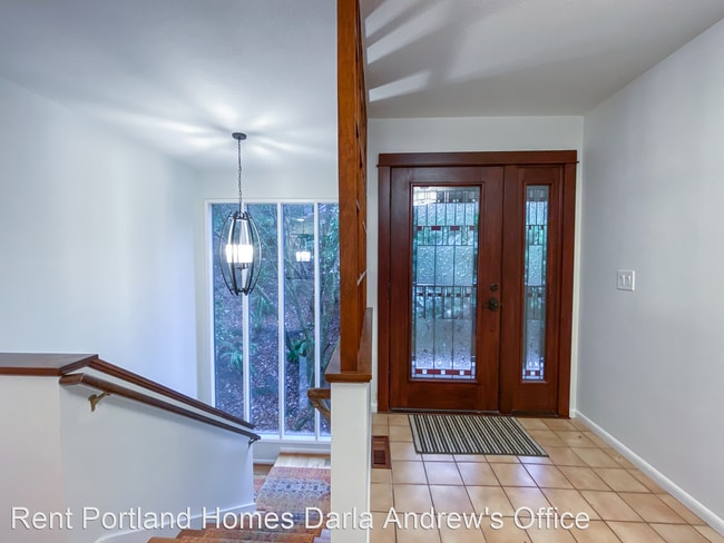 Building Photo - 5 br, 3 bath House - 2294 SW Humphrey Park