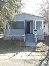 Building Photo - 261 Watts St
