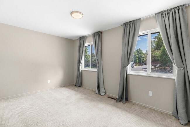 Foto del edificio - 3295 Emerson Ave
