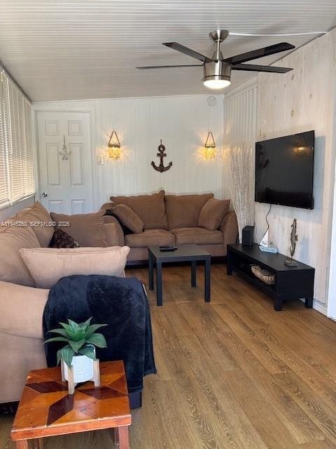 Building Photo - 231 W Lake Dr