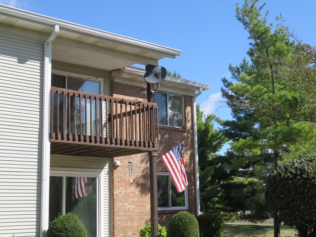 Building Photo - 1520 Lake Pointe Way