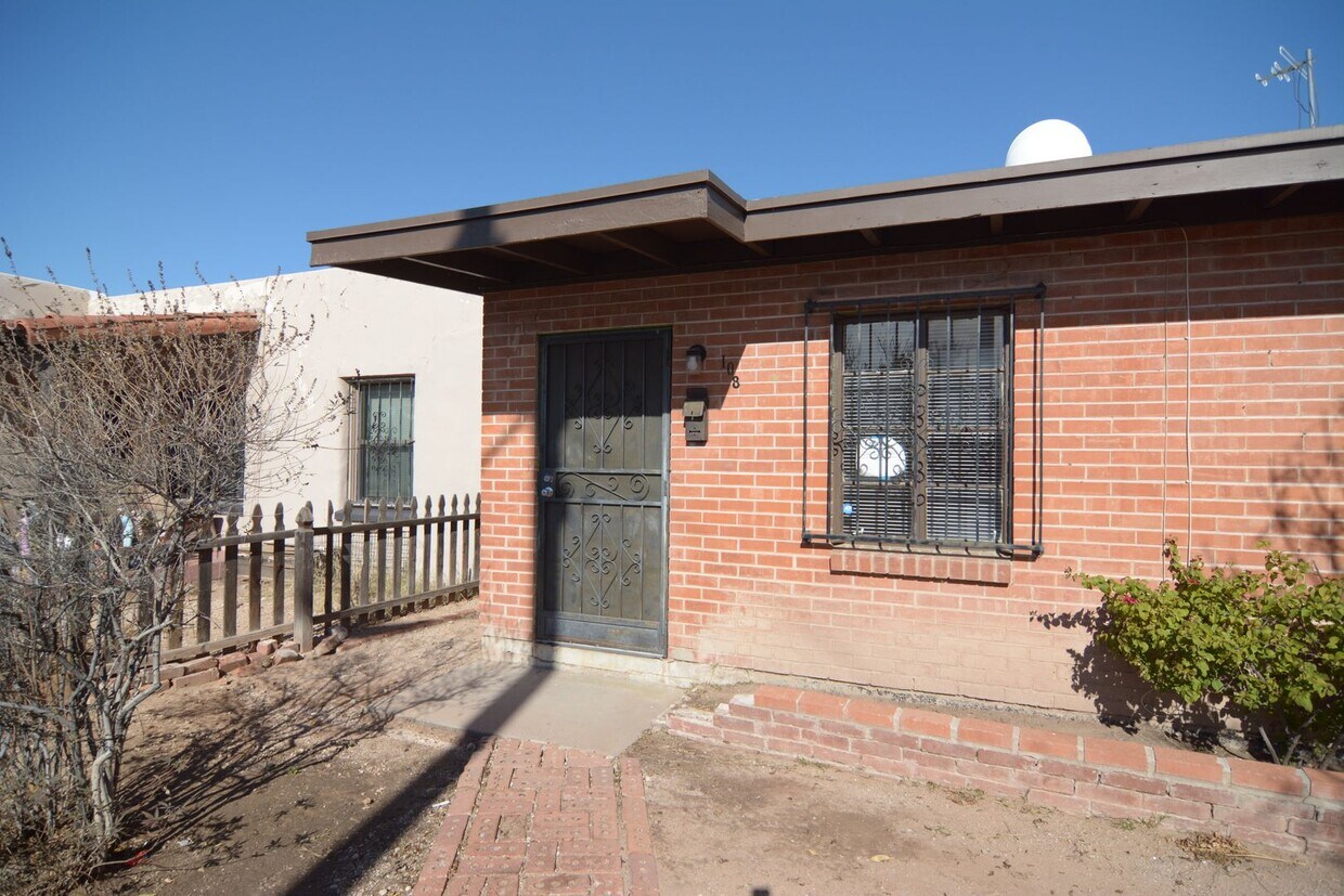 Foto principal - Great South Tucson Location! Charming 1 Be...