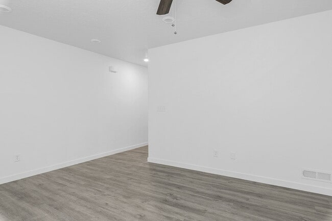 Building Photo - Beautiful 3-Story Payton at Laguna Farms i...