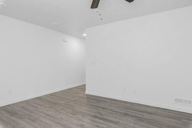 Building Photo - Beautiful 3-Story Payton in Nampa! Now Lea...