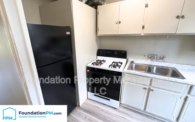 Foto del edificio - 1915 S Pkwy E