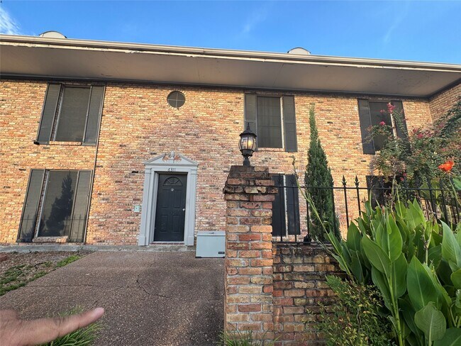 Foto del edificio - 6311 Fondren Rd
