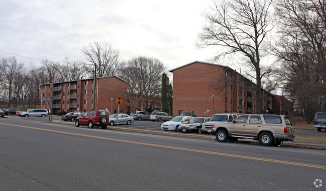 Building Photo - Rolling Hills Apartments