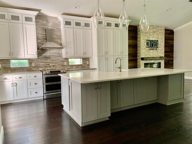 Building Photo - 7452 Sea Island Ln