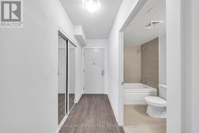 Photo du bâtiment - 2550-2550 Simcoe St N