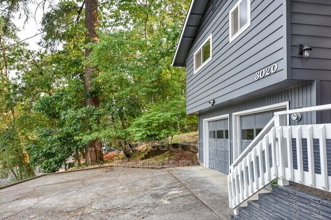 Building Photo - 3020 NW Ashwood Dr