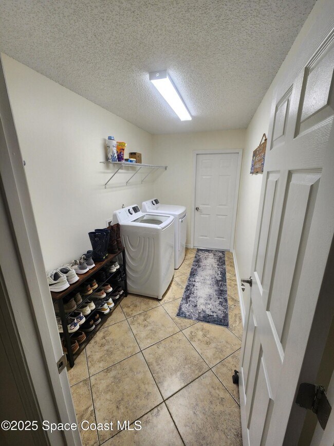 Building Photo - 2098 Jupiter Blvd SW