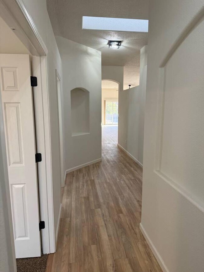 Foto del edificio - 5663 Bald Eagle Rd NW