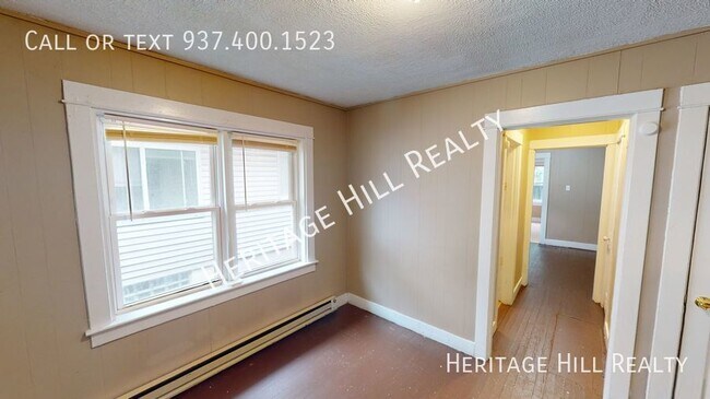 Building Photo - Nice 1 bedroom, 1 bath duplex with basemen...