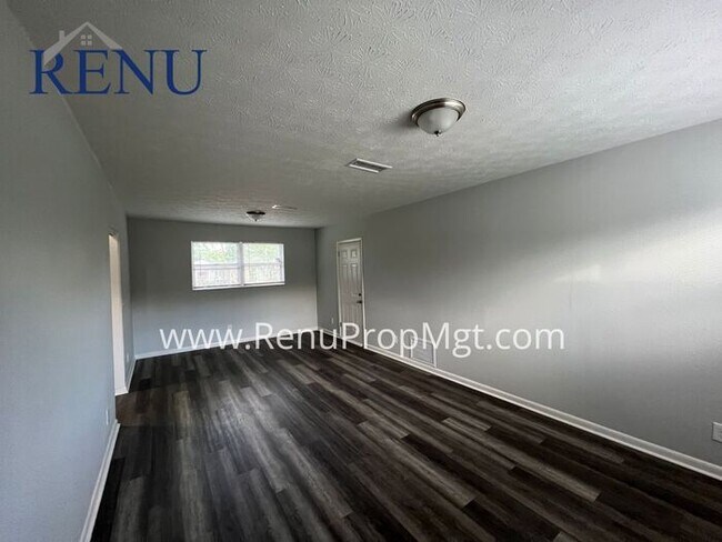 Foto del edificio - Now Available!