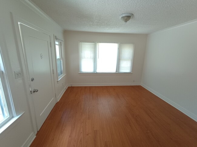 Foto del edificio - 2414 Birch St