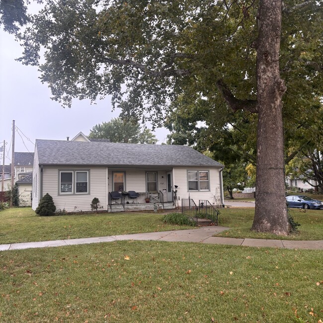 Building Photo - 923 SW 8th Ave