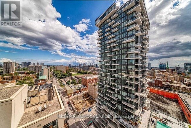 Building Photo - 68 Shuter St