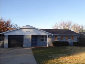 Building Photo - 4906 SE Trenton Rd