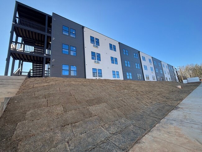 Building Photo - Phoenix Cinder