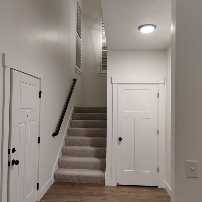 Foto del edificio - 682 E Benbrook Ln