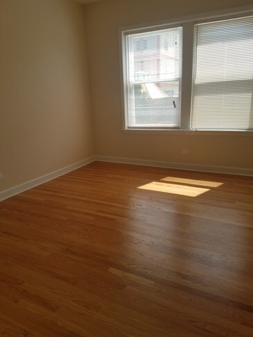 Building Photo - 1550 W 95th St