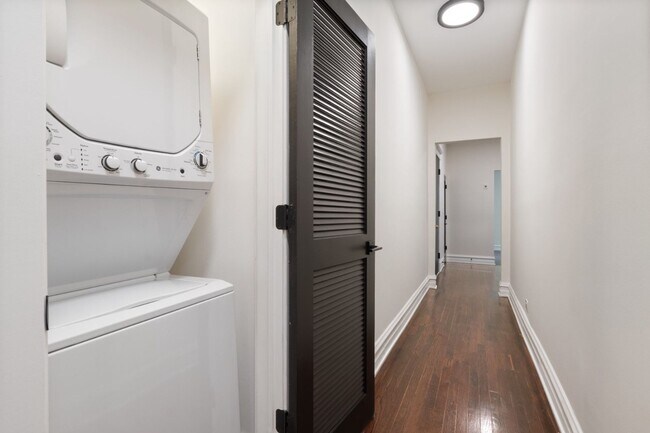 Building Photo - Renovated 3 bedroom in the heart of Logan Square - July 1st