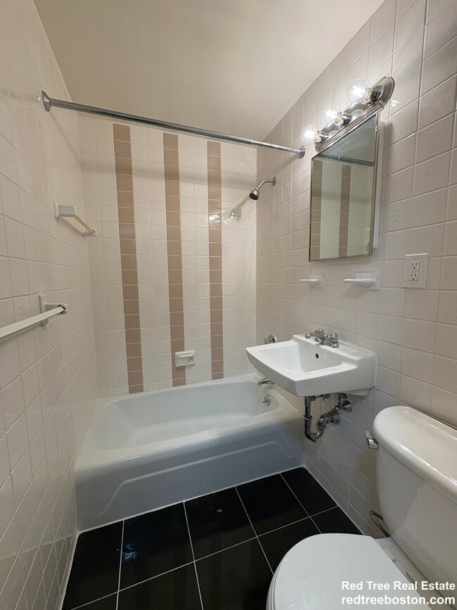 Foto del edificio - 164 N Beacon St