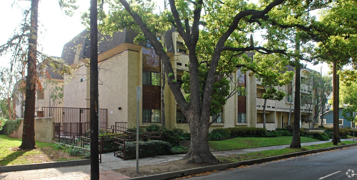 Building Photo - 70 Catalina Ave