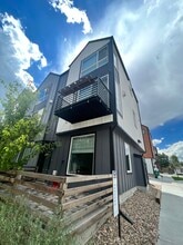 Building Photo - 5664 W 11th Pl