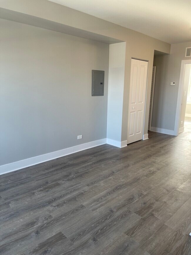 Foto del edificio - 722 N Austin Blvd